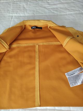 Chaqueta .Zara.