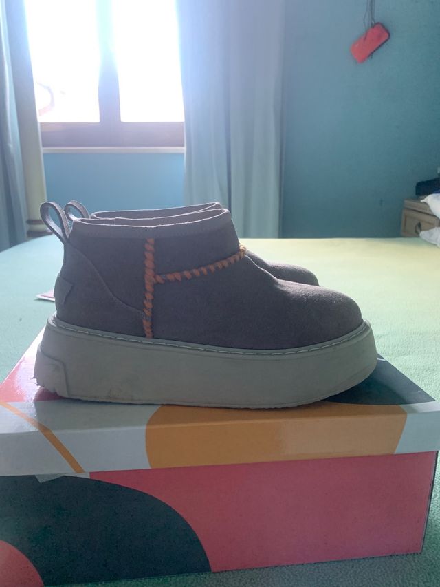 scarpe con finta pelliccia interna taupe