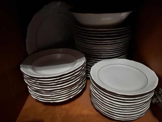 Vajilla de porcelana. Cubertería y REGALO!