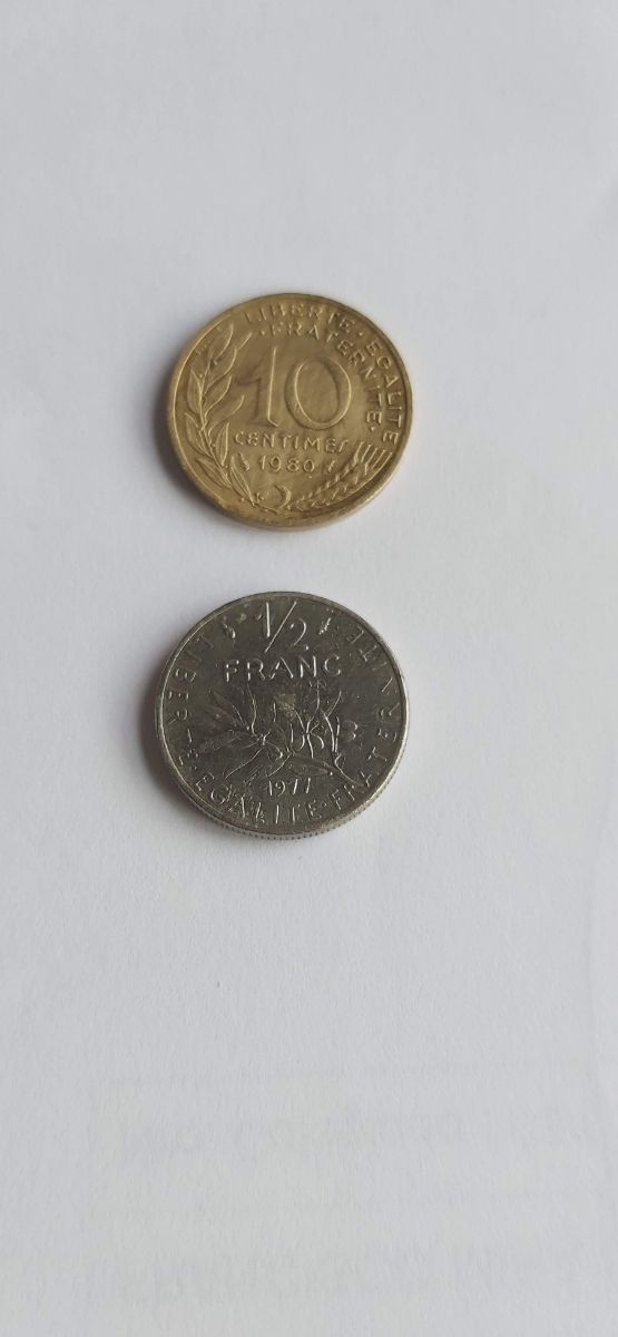 Ahora 14 monedas y los 2 billetes.