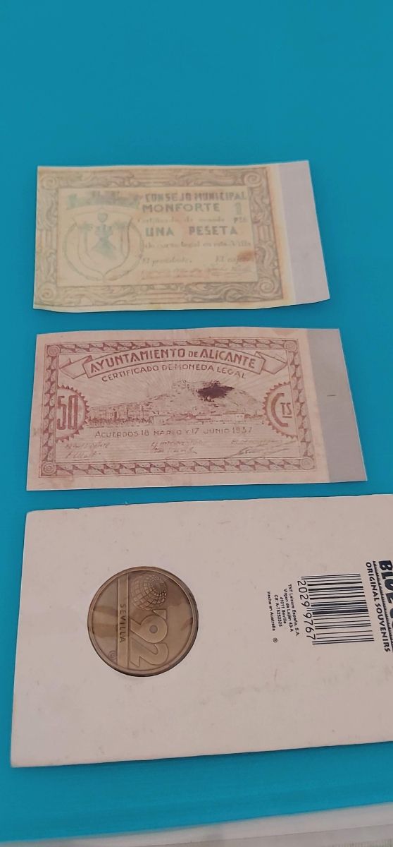 Ahora 14 monedas y los 2 billetes.
