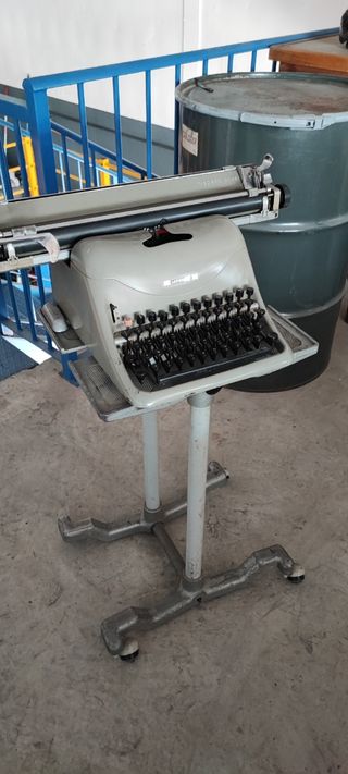 Maquina de escribir Hispano Olivetti