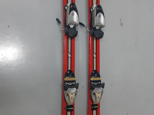 Esquis Elan e encadernações Tyrolia