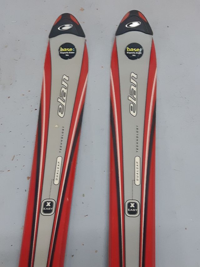 Esquis Elan e encadernações Tyrolia