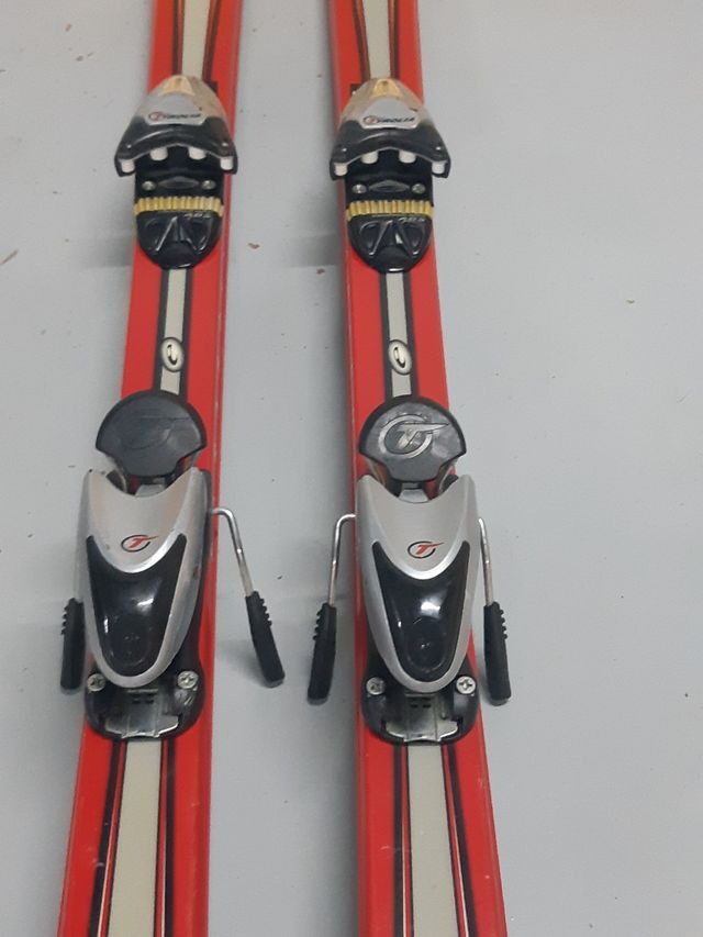 Esquis Elan e encadernações Tyrolia