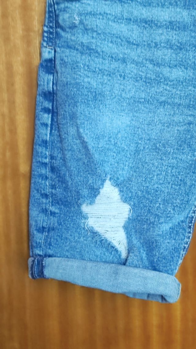 Bermuda vaquera azul con rotos talla 38 Pull&Bear
