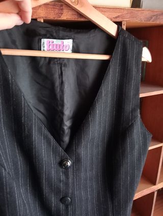 Veste smanicata in pura lana