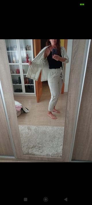 Pantalón y blaiser Stradivarius