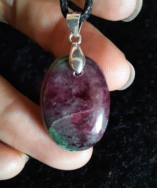 Colgante de Rubí con Zoisita y Plata