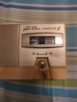 RARA Y ANTIGUA RADIO TRANSISTOR 8 SANYO.