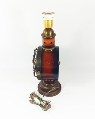 Lámpara-de-mesa-de-latón-ojo-de-buey