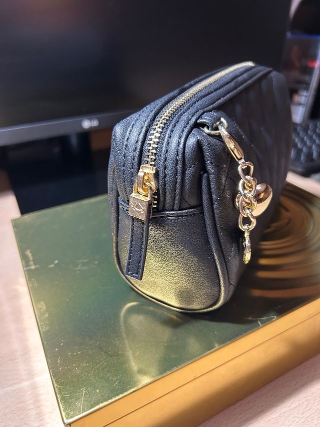 Bolsito de mano de uso multiple