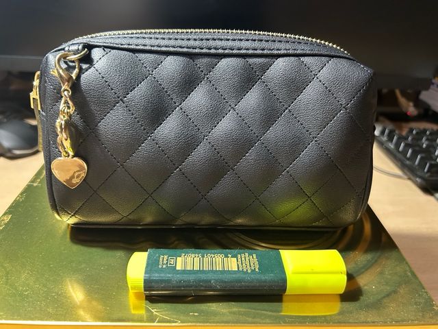 Bolsito de mano de uso multiple