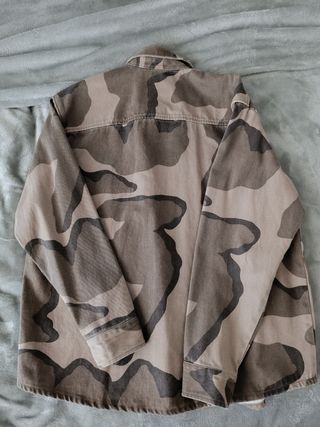 Sobre camisa militar