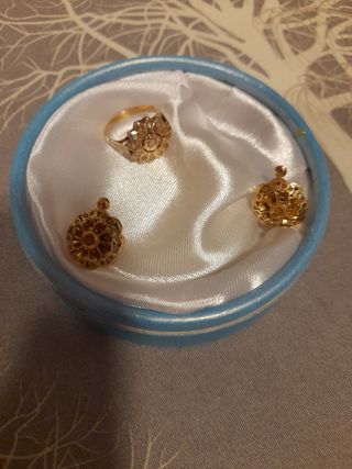 CONJUNTO DE PENDIENTES Y ANILLO DE ORO  VITANGE RE