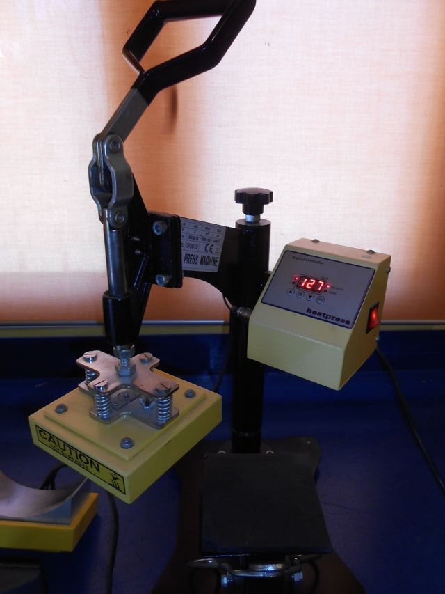 Plancha térmica manual para gorras