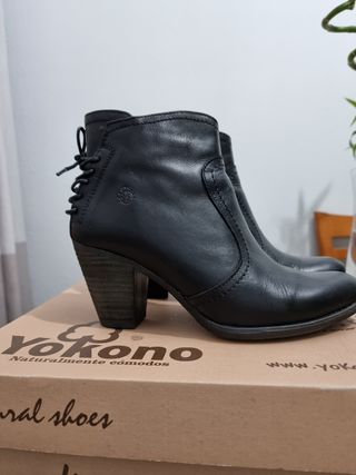 Botines piel negros marca Yokono