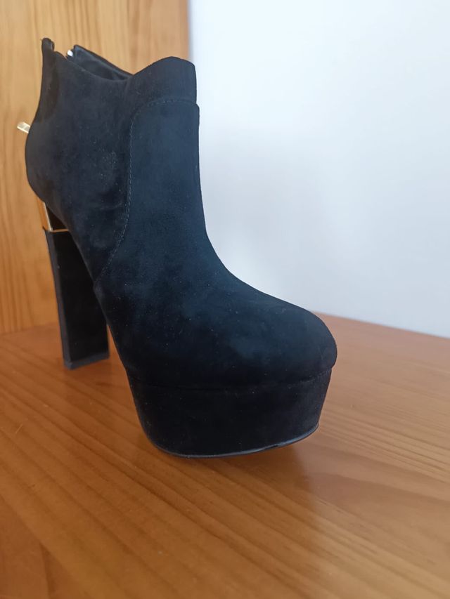 zapatos abotinados tacon