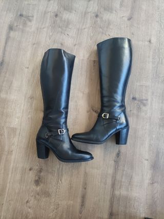 Botas altas piel negras. Talla 37 