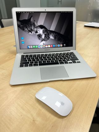 Macbook Air 13 4GB RAM 128gb HD