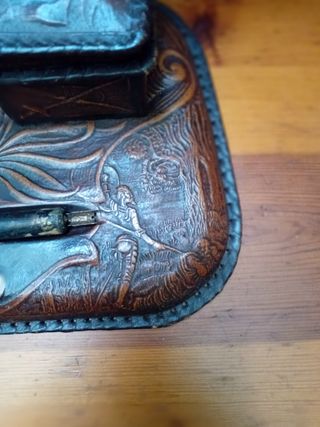 Escribana de piel y madera antigua