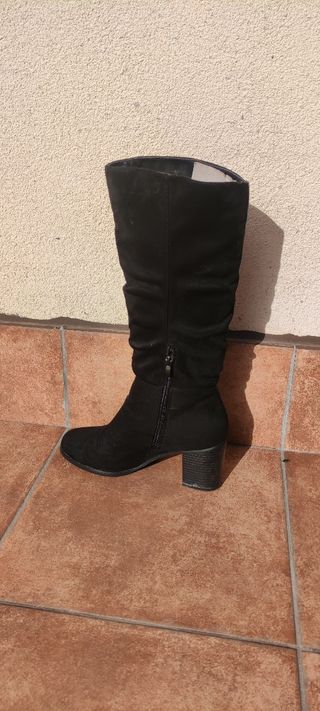 Botas Altas Negras Fruncidas de Tacón