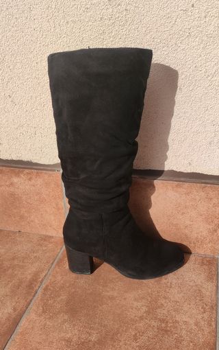 Botas Altas Negras Fruncidas de Tacón