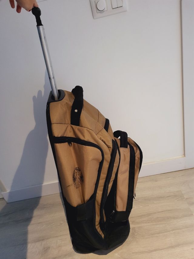 Maleta ejercito de tierra de segunda mano por 40 EUR en Mijas en WALLAPOP