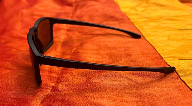 Occhiali da sole neri (Lenti nere)