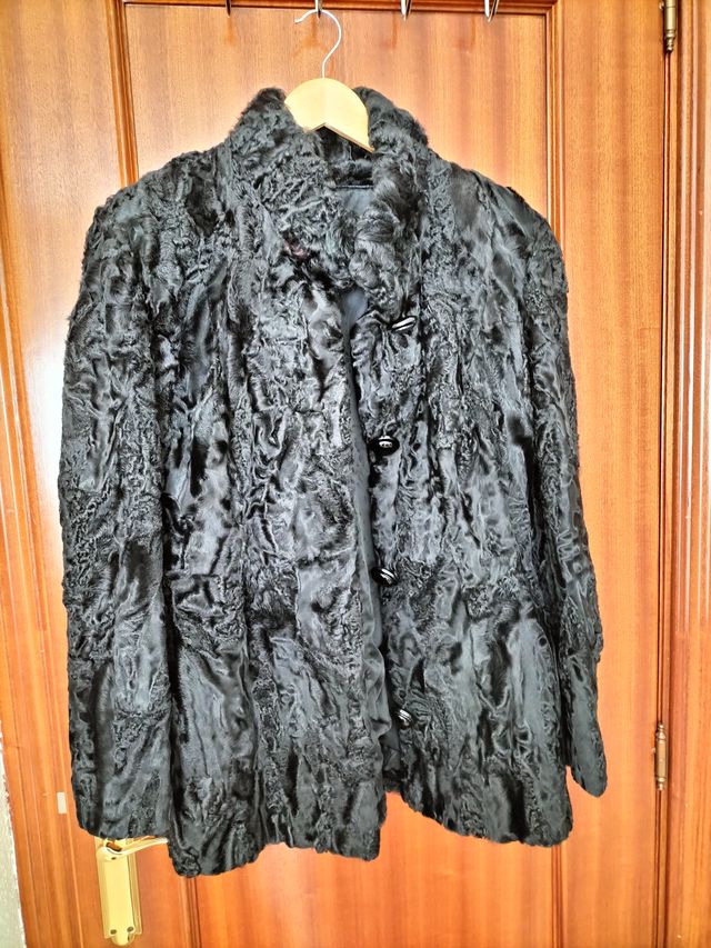 CHAQUETON DE PIEL DE ASTRACÁN NEGRO