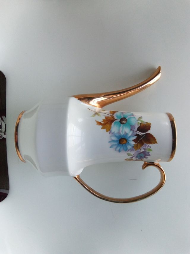 Vaso in porcellana spagnola antica, fiore in ceramica