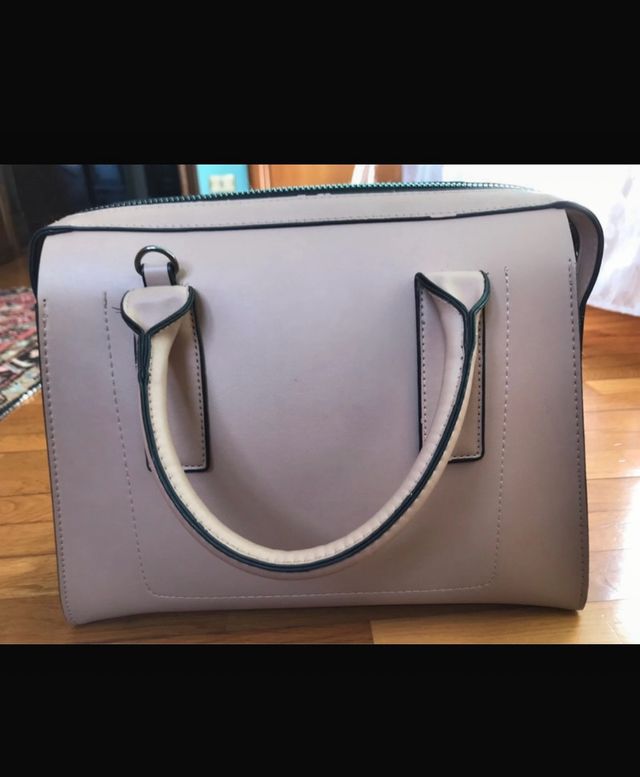 Borsa a mano con tracolla color cipria