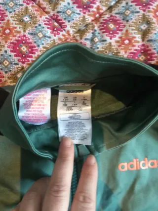 Añado 4prendas adidas 1camiseta 2sudaderas 1bambas