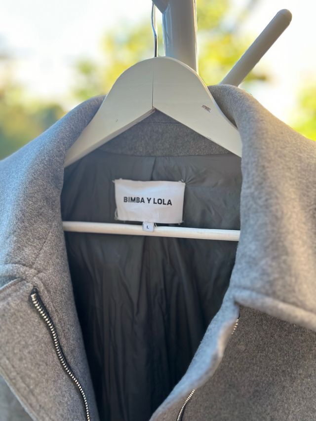 Abrigo oversize gris. Bimba y Lola. Oportunidad