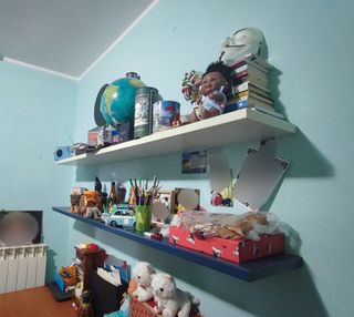 scrivania, mensole e comodino