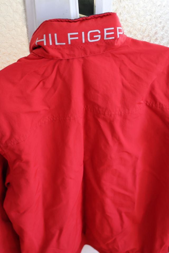 Abrigo de Tommy como nuevo