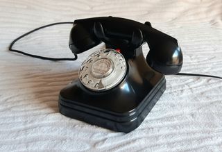 Teléfono de baquelita