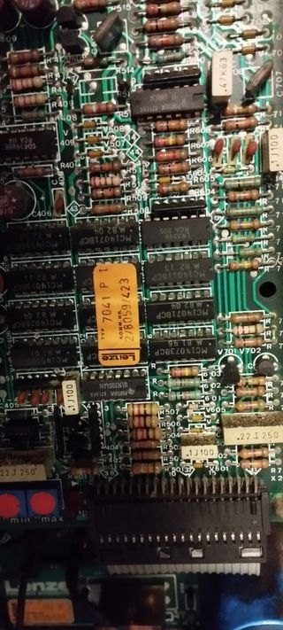 Caja metálica, con variador de frecuencia Lenze