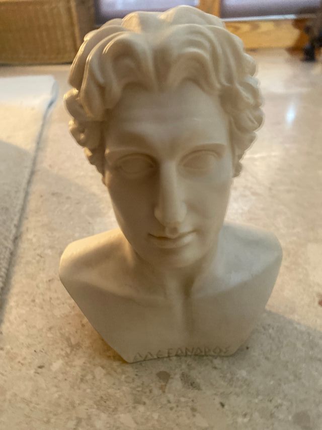 Busto de Alejandro Magno fabricado en Grecia