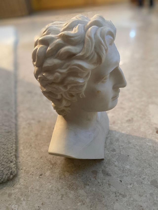 Busto de Alejandro Magno fabricado en Grecia