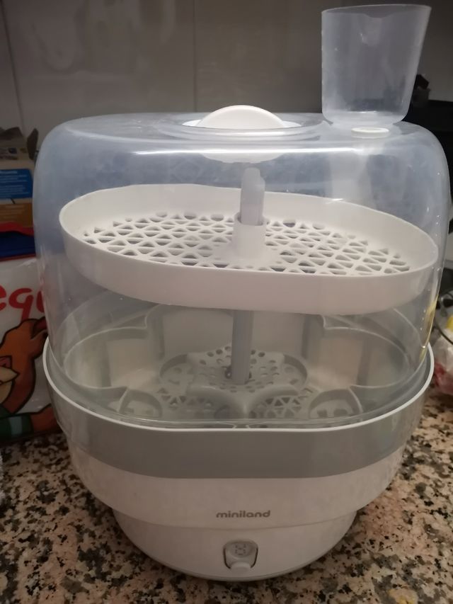 estirilizador blanco y gris  de gran capacidad  