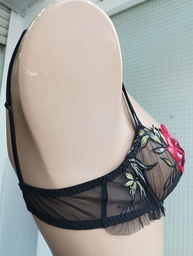 Sujetador escote balconet negro rojo