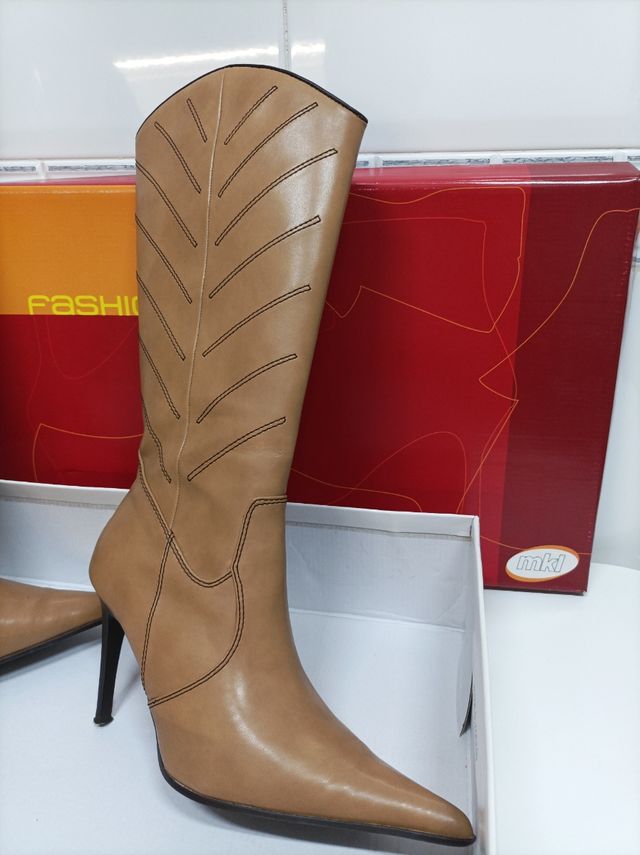 BOTAS ALTAS de mujer.. núm.36