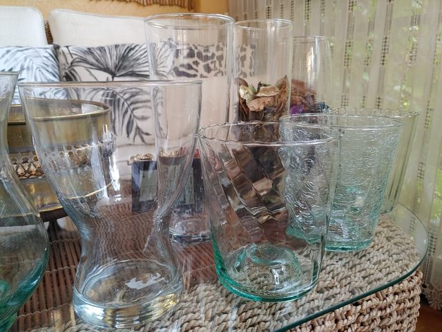 Adornos de vidrio de varios tamaños