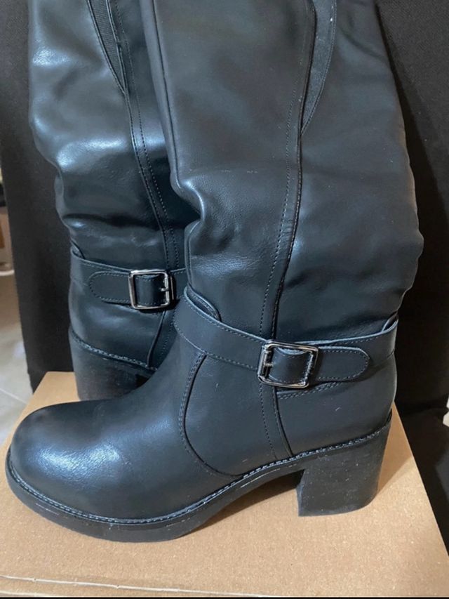 stivali lunghi con fibia