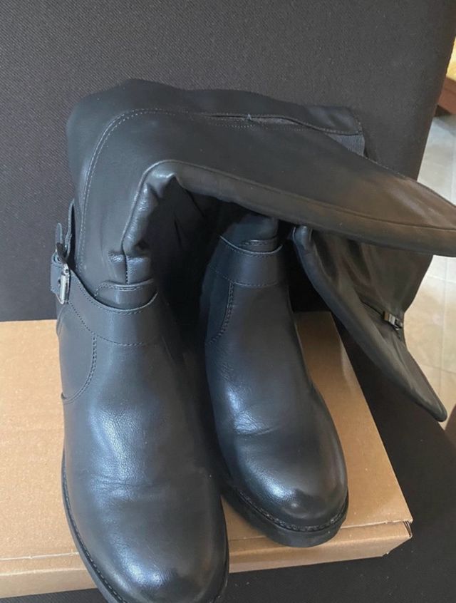 stivali lunghi con fibia