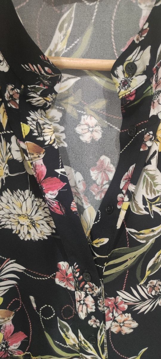 Vestido de mango negro estampado de flores