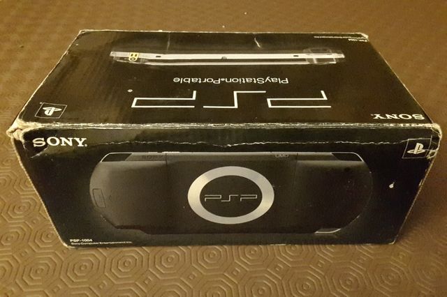 PSP completa +5 juegos pal+cargador+2 fundas