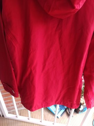 Gabardina roja