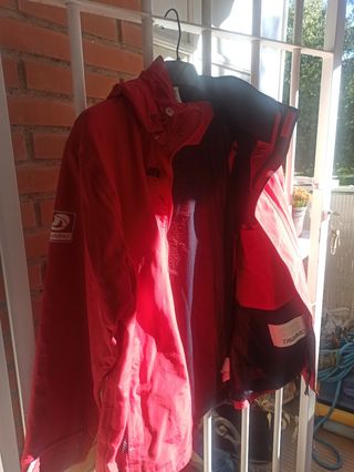 Gabardina roja